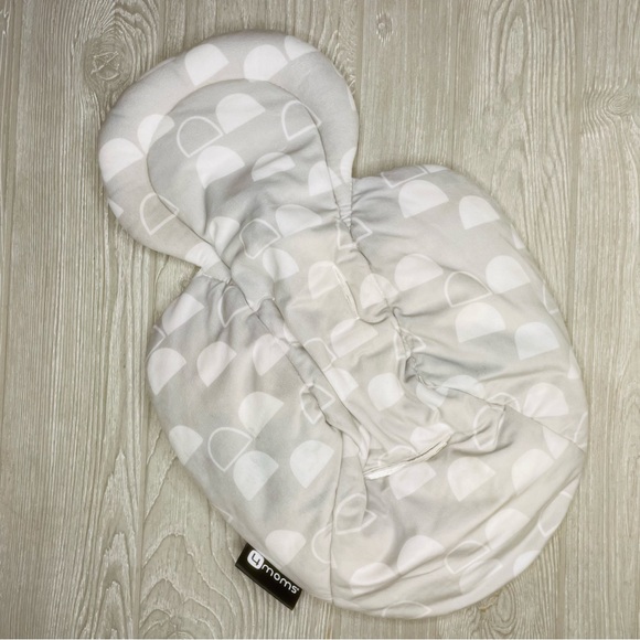 4moms Mamaroo Reversible Newborn Insert Triangle seat cushion limited edition - Picture 1 of 3